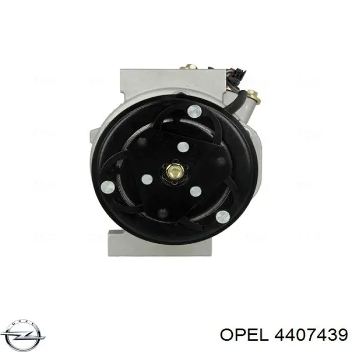 Компрессор кондиционера 4407439 Opel