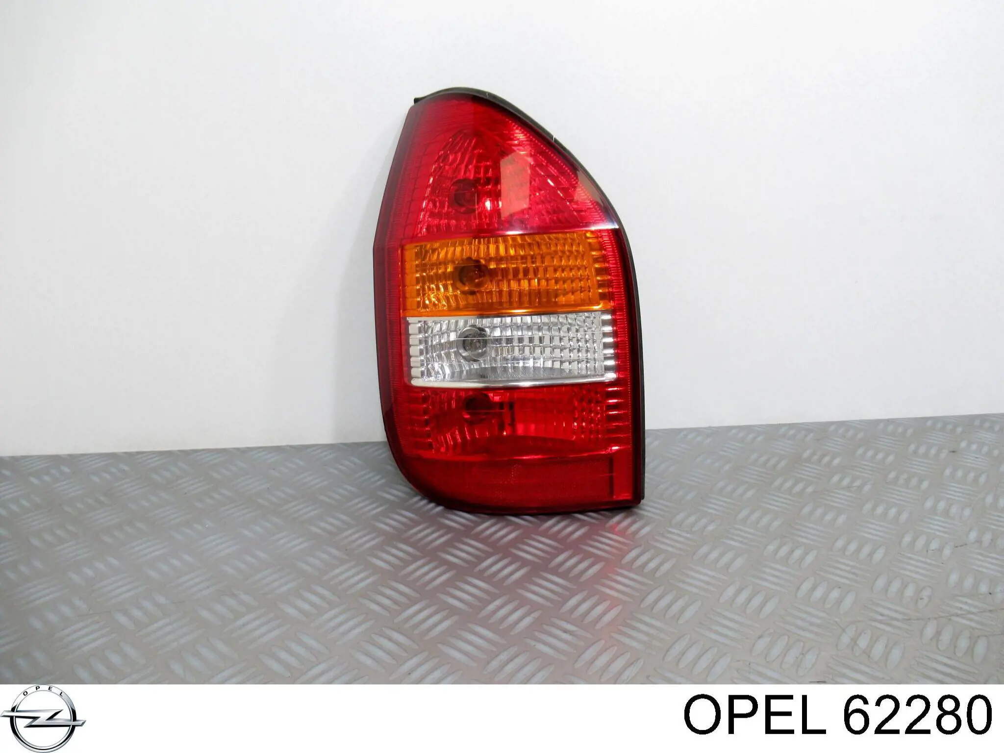 Фонарь задний левый 62280 Opel