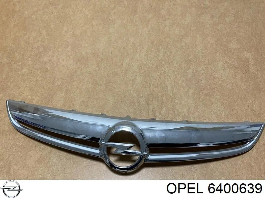 6400639 Opel решетка бампера переднего центральная