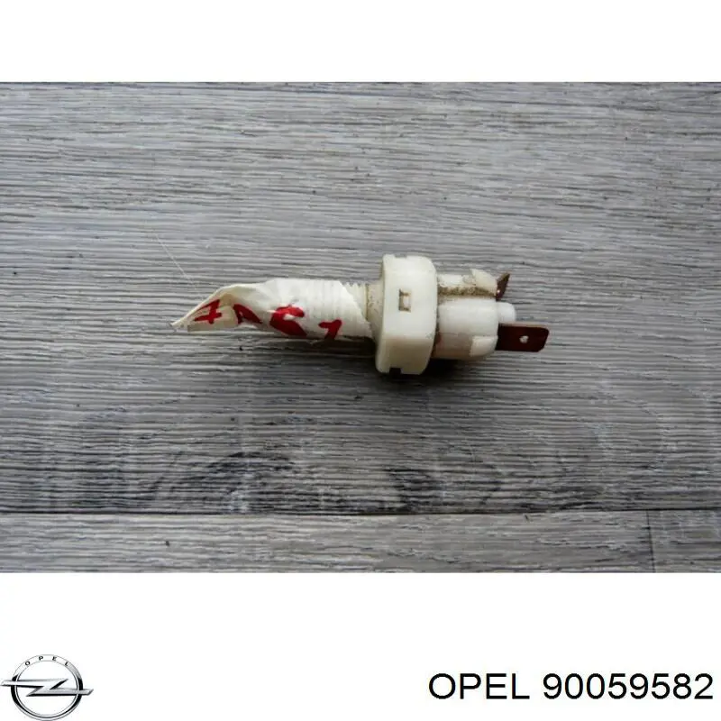 90059582 Opel датчик включения фонарей заднего хода
