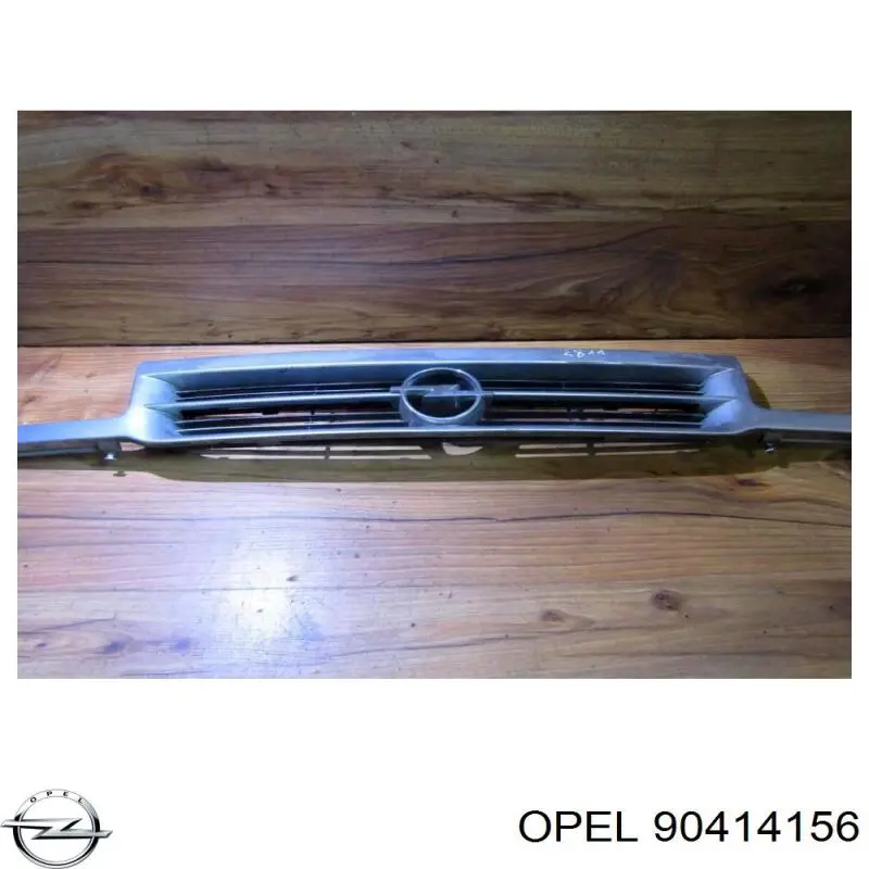 Решетка радиатора Opel 90414156