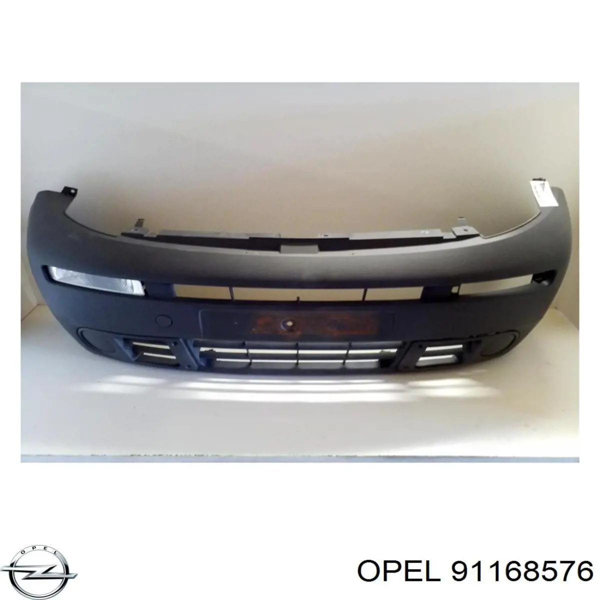 Передний бампер 91168576 Opel