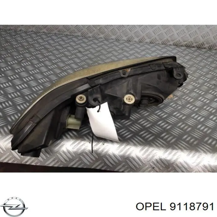 Левая фара 9118791 Opel