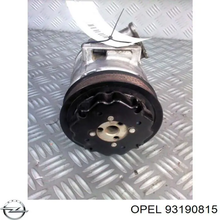 Компрессор кондиционера 93190815 Opel