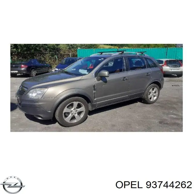 Задний бампер 93744262 Opel