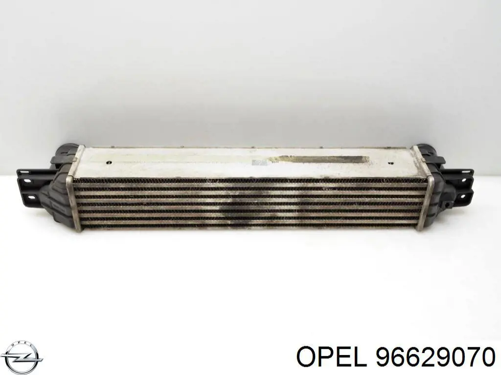 Радиатор интеркуллера Opel 96629070