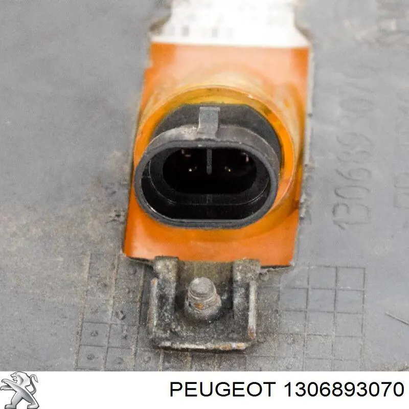 8547W4 Peugeot/Citroen Накладка стойки кузова внешняя центральная правая
