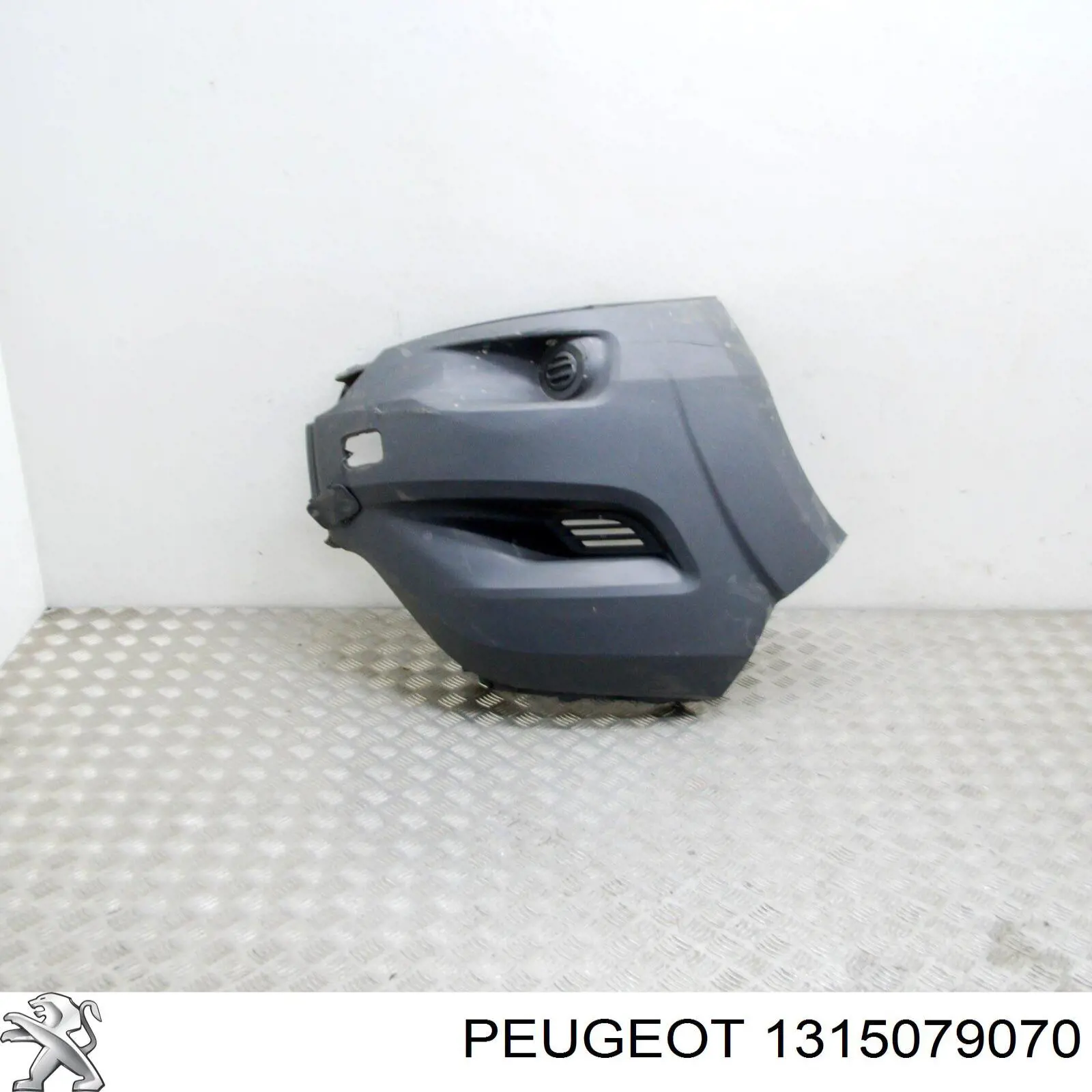 Бампер передний, правая часть 5050729 Autotechteile