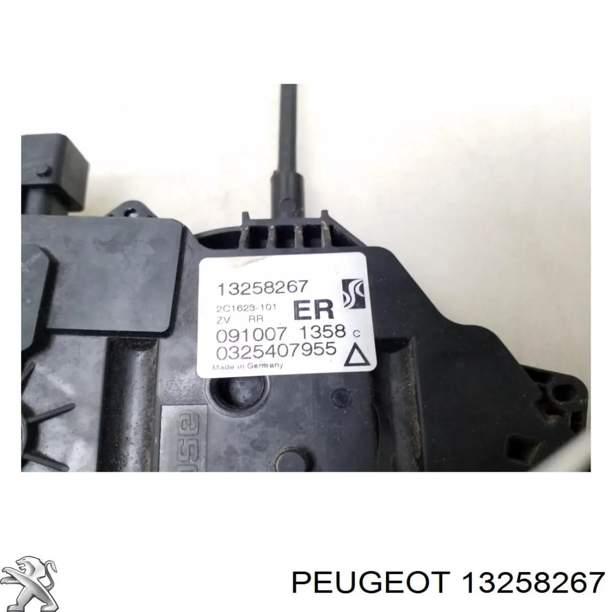Замок двери задней правой 0133257 Opel