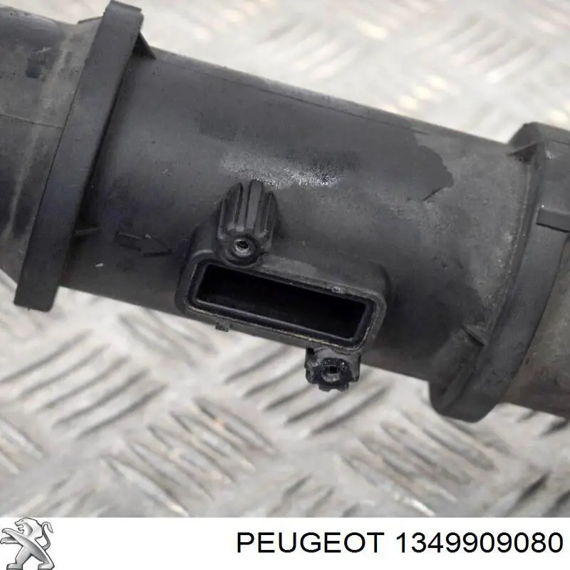 Выпускной патрубок воздушного фильтра 1349909080 Peugeot/Citroen