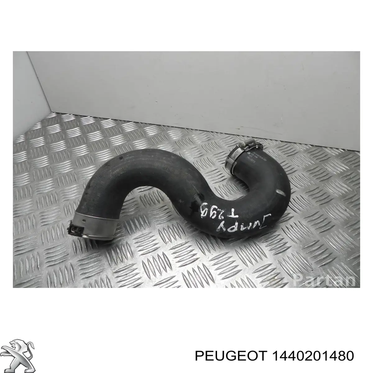 1440201480 Peugeot/Citroen шланг (патрубок интеркуллера верхний)