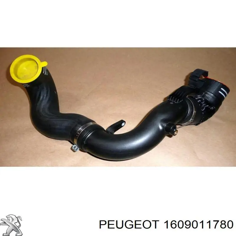1609011780 Peugeot/Citroen шланг (патрубок интеркуллера правый)