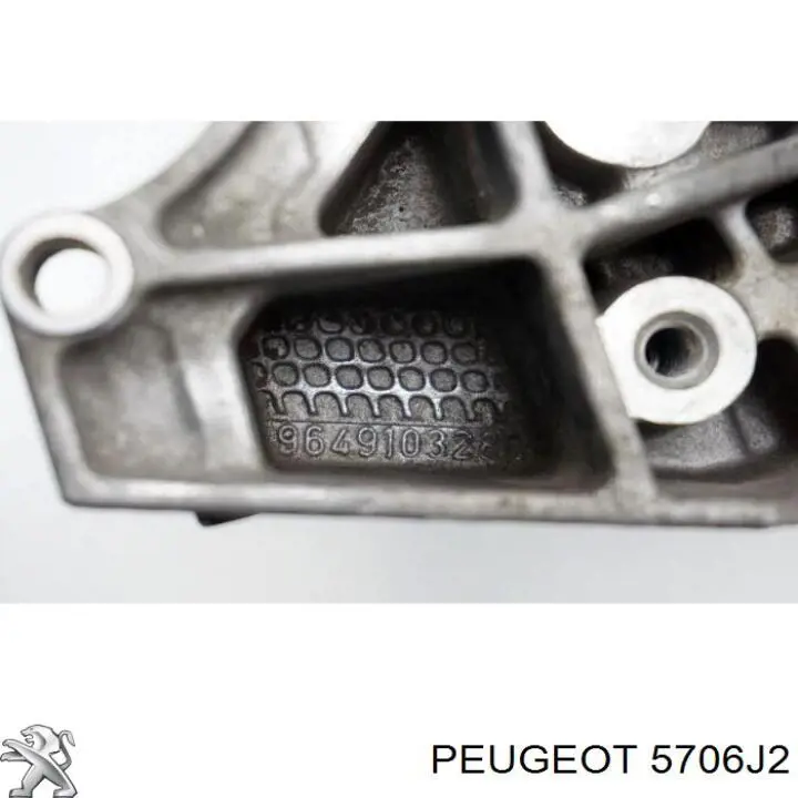 Кронштейн генератора на Peugeot 206 