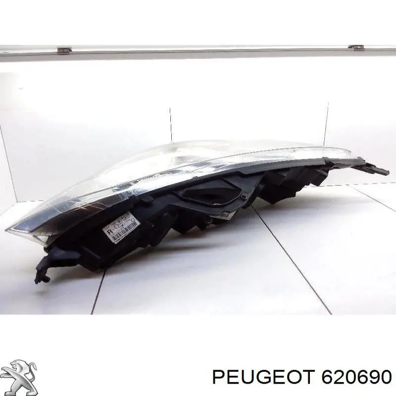 620690 Peugeot/Citroen фара правая