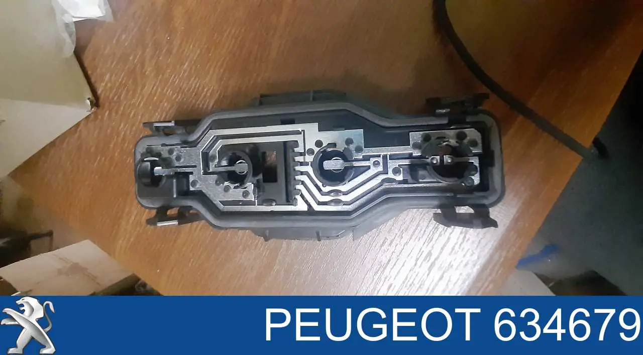 Плата заднего фонаря контактная на Peugeot Partner 5F