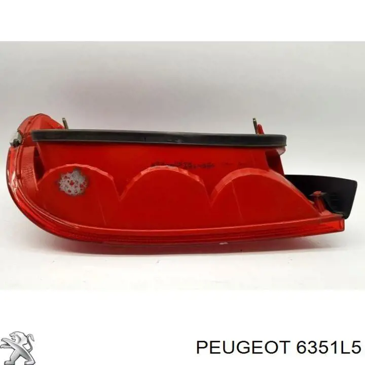 Фонари задние на Peugeot 406  8B