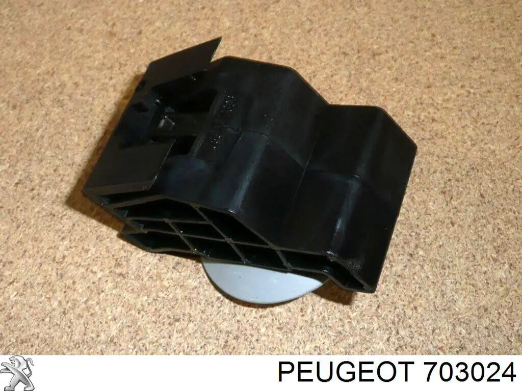 Пистон (клип) крепления накладок порогов Peugeot/Citroen 703024 цена, от 14.44 USD