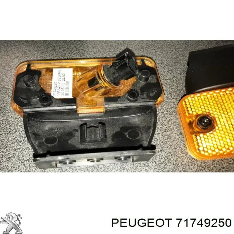 Габарит боковой (фургон) 71749250 Peugeot/Citroen