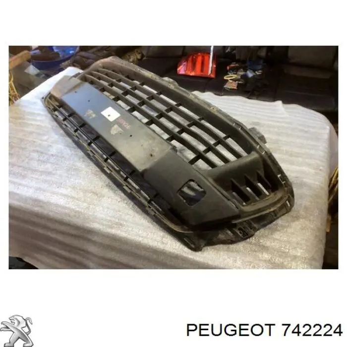 Решетка бампера нижняя Peugeot/Citroen 742224 цена, от 60.88 USD