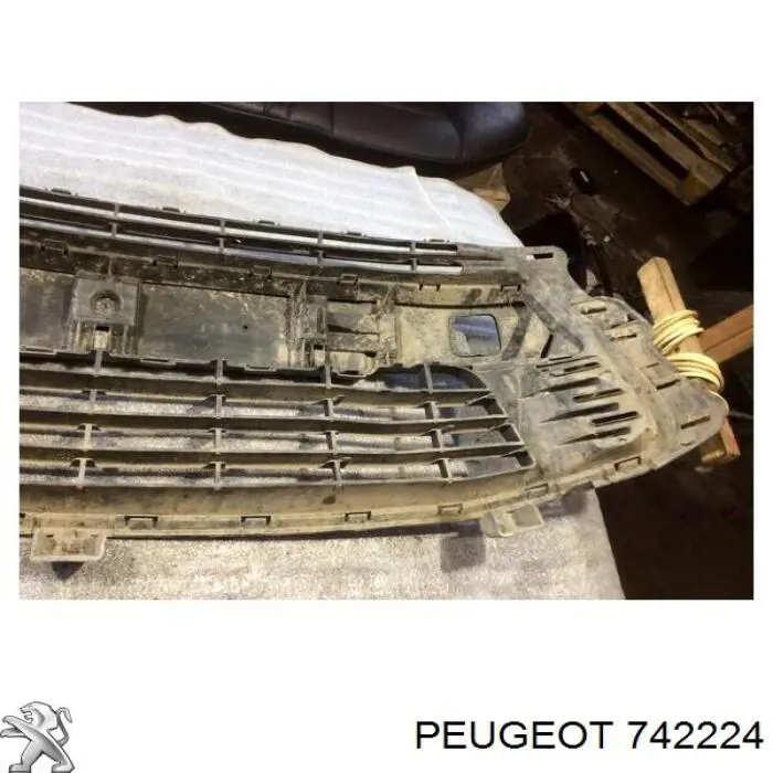Купить 742224 Peugeot/Citroen Решетка бампера переднего