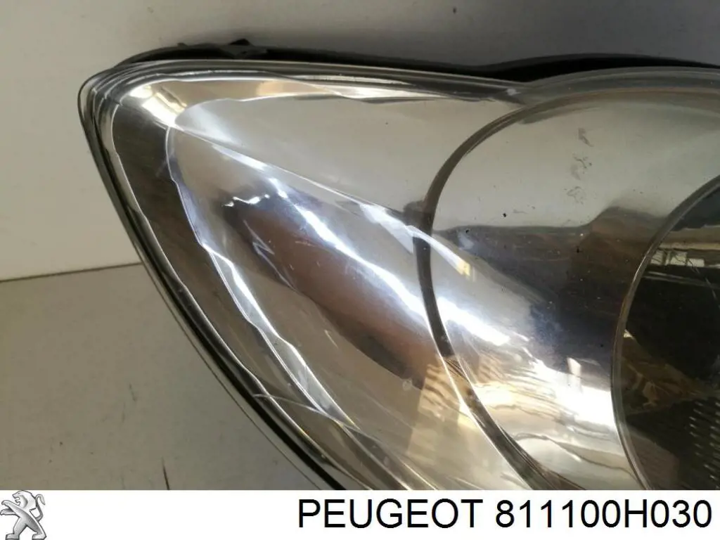 Фара правая 811100H030 Peugeot/Citroen