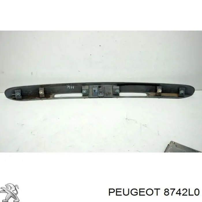 8742L0 Peugeot/Citroen Накладка задней 3-й/ 5-й двери