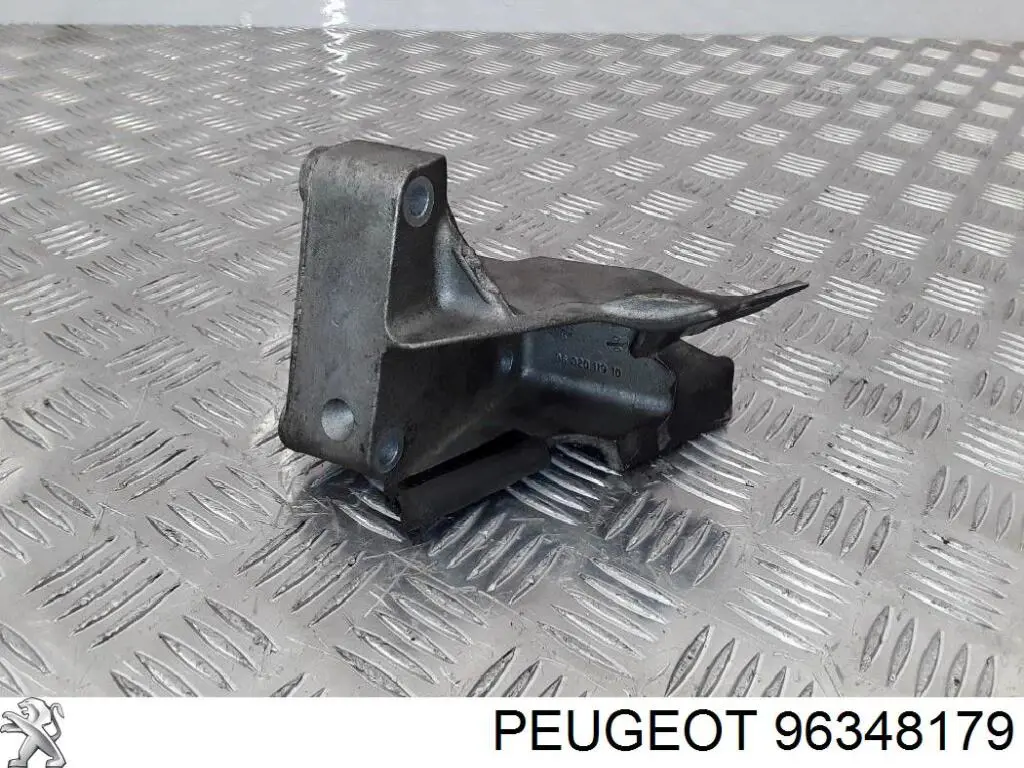 Купить Кронштейн генератора Ситроен С5 I DC