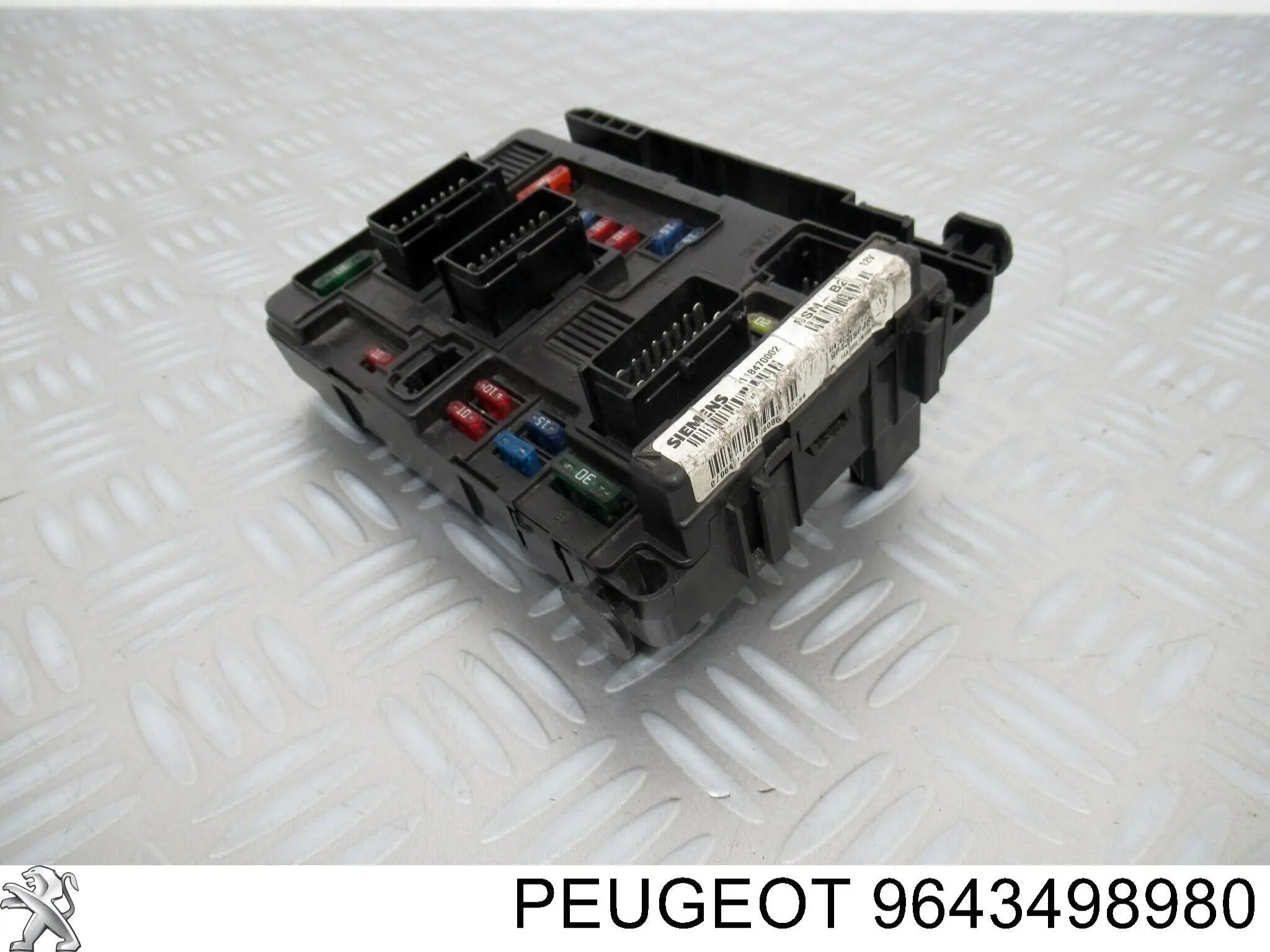 T118470002 Peugeot/Citroen Монтажный блок предохранителей
