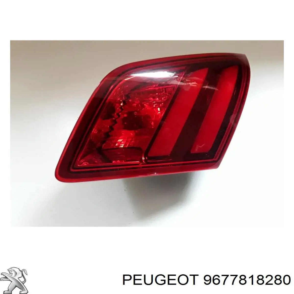 Фонарь задний правый внутренний 9677818280 Peugeot/Citroen