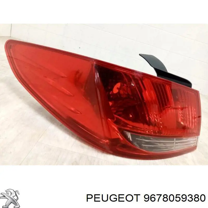 Фонарь задний левый внешний 9678059380 Peugeot/Citroen