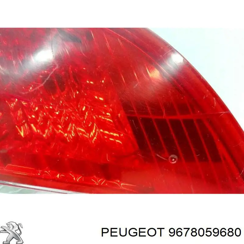 Фонарь задний правый внутренний на Peugeot 408 RUSSIA 