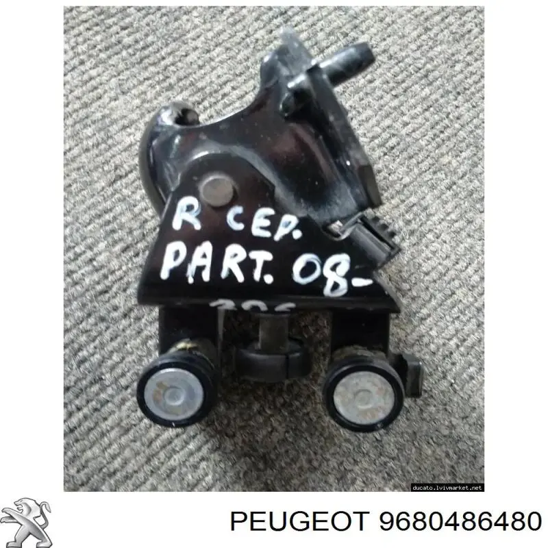 Ролик двери боковой (сдвижной) правый центральный 9680486480 Peugeot/Citroen