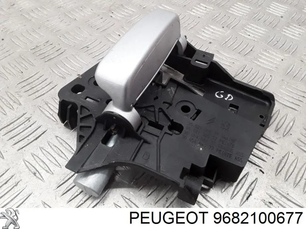 Ручка двери боковой (сдвижной) внутренняя правая PEUGEOT 9682100677