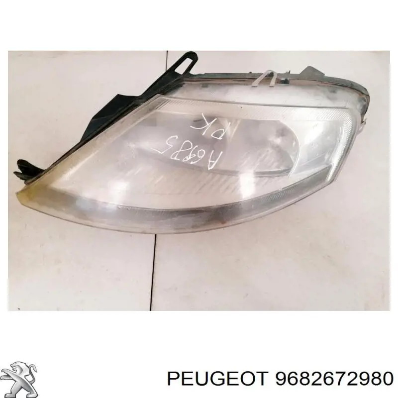 Правая фара 00006205Z6 Peugeot/Citroen
