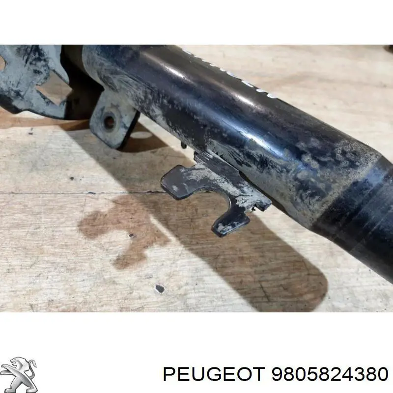 9805824380 Peugeot/Citroen Амортизатор передней подвески правый