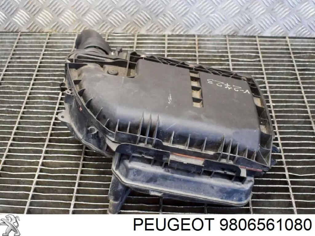 9806561080 PEUGEOT Caja del filtro de aire original y equivalente