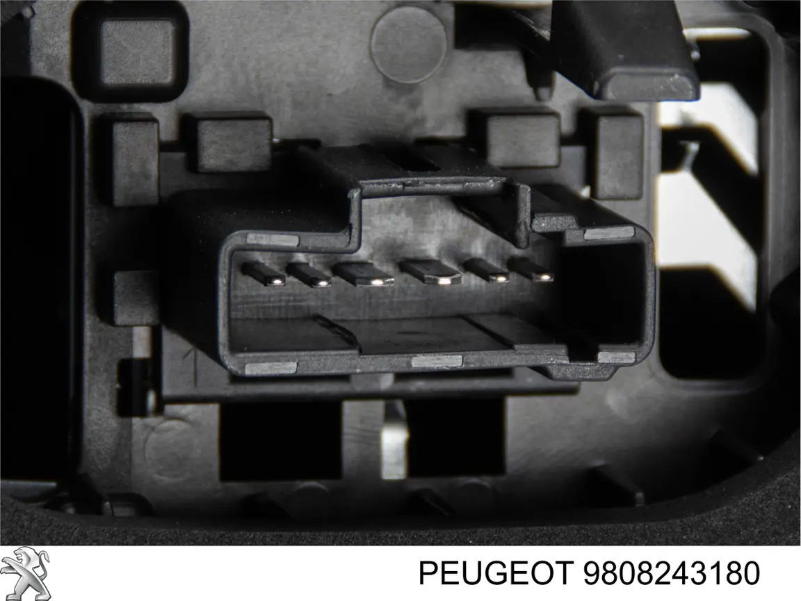 Фонарь задний левый Peugeot/Citroen 9808243180