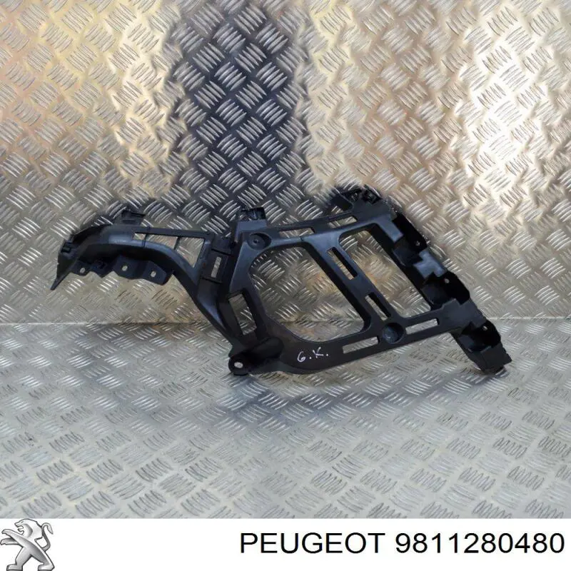 9811280480 Peugeot/Citroen Направляющая заднего бампера левая