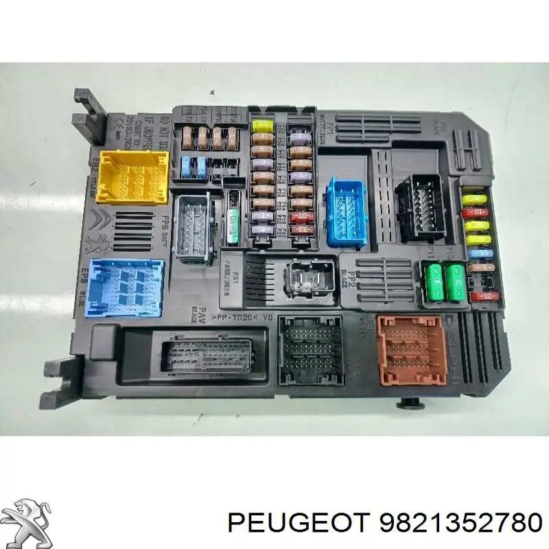 Фонарь задний левый, внутренний VALEO 047212 цена, от 113.21 USD