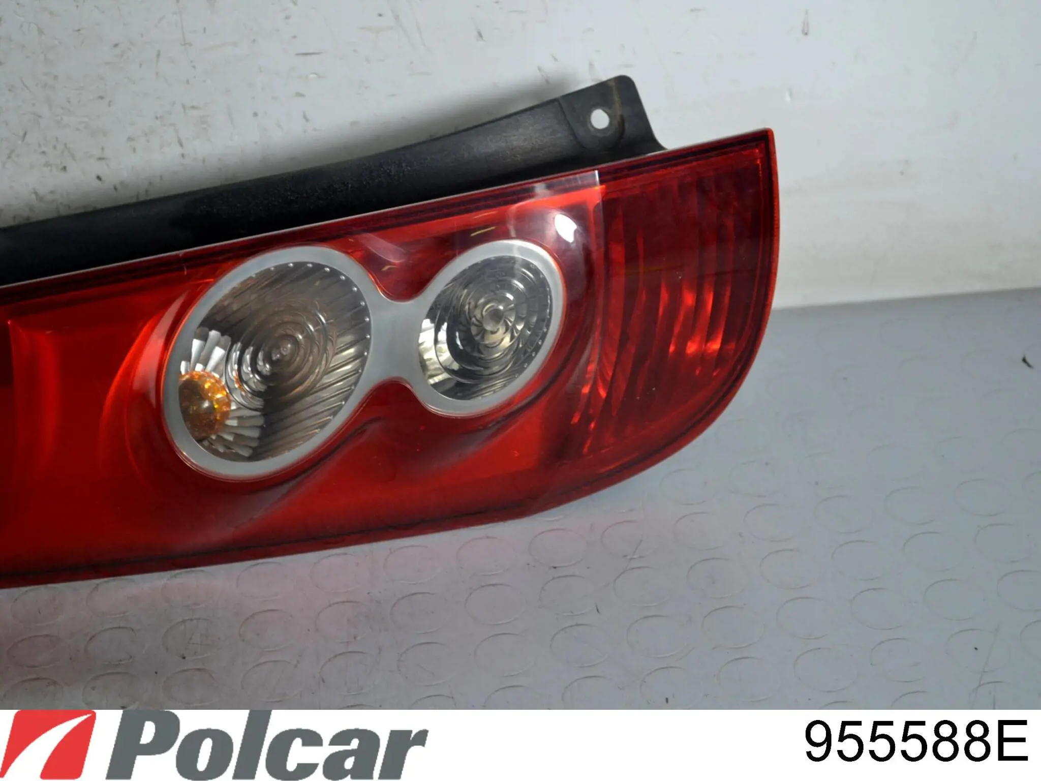 Купить 955588E Polcar Фонарь задний правый, внешний