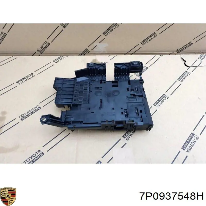 Блок предохранителей 7P0937548H Porsche