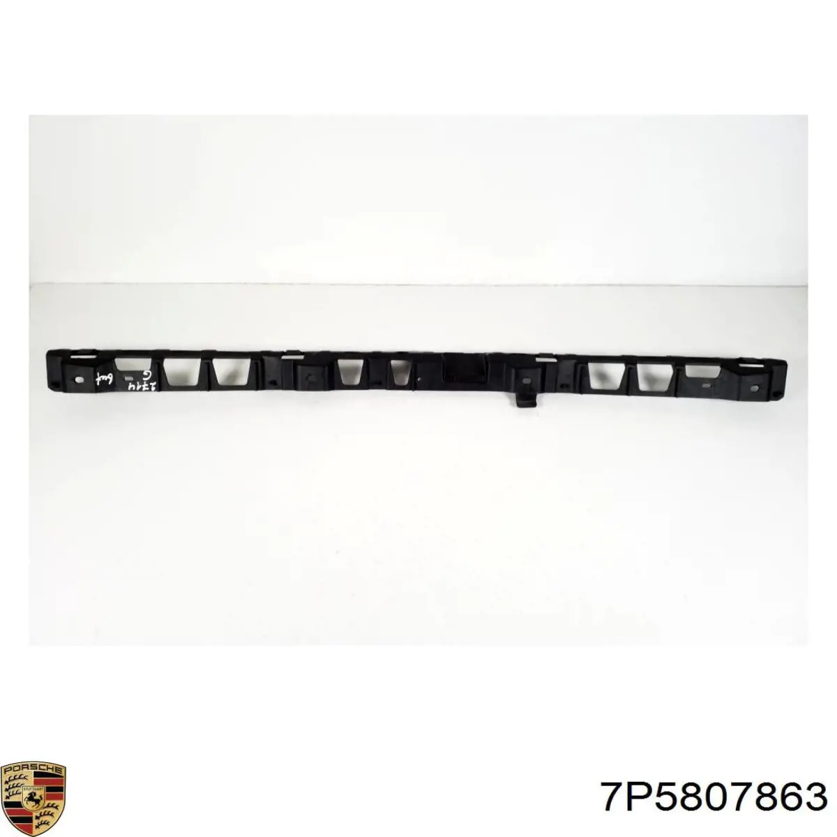 7P5807863 Porsche Кронштейн бампера заднего центральный