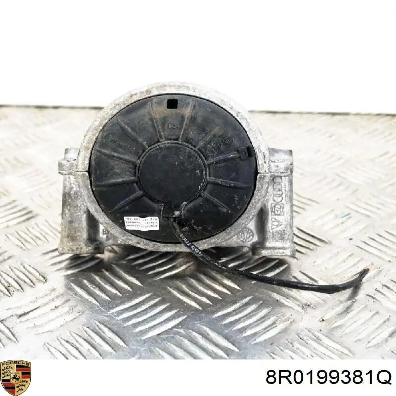 Левая подушка двигателя 8R0199381Q Porsche