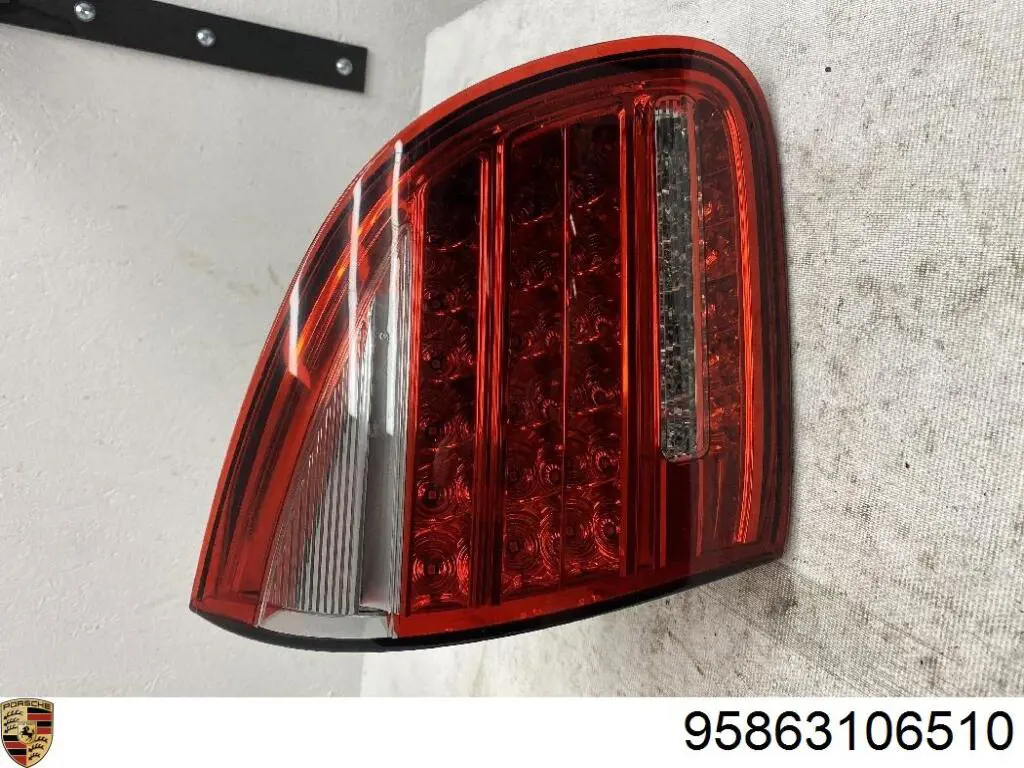 Фонарь задний левый внутренний 95863106510 Porsche