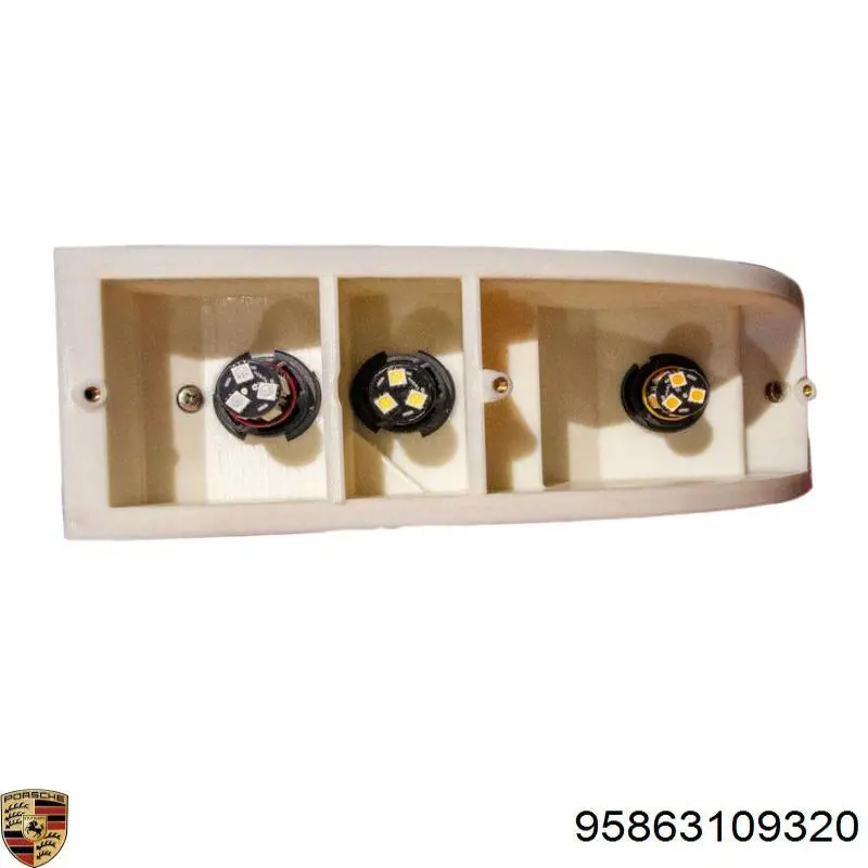 95863109320 Porsche Задняя левая внутренняя фара