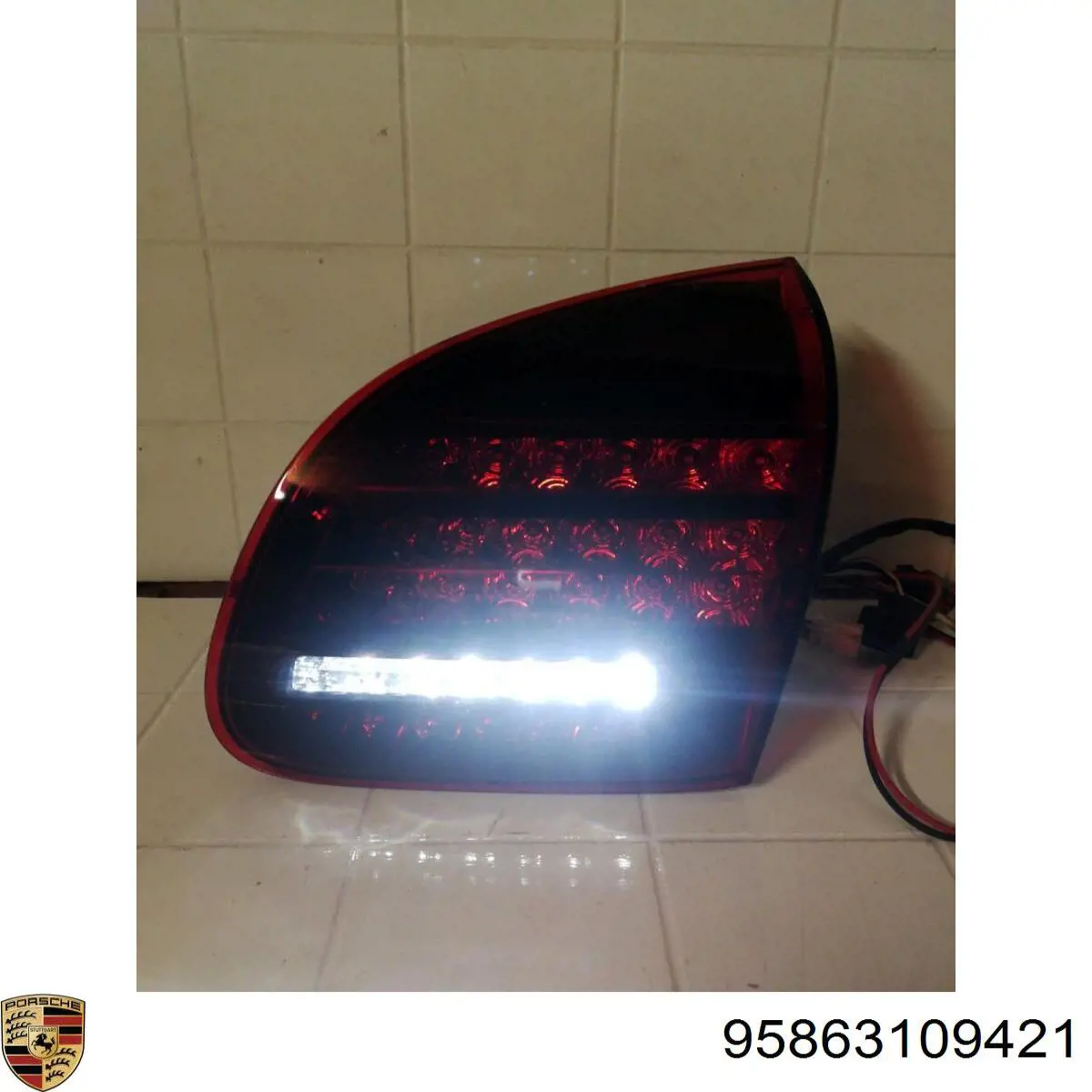 95863109421 Porsche Фара задняя правая внутренняя