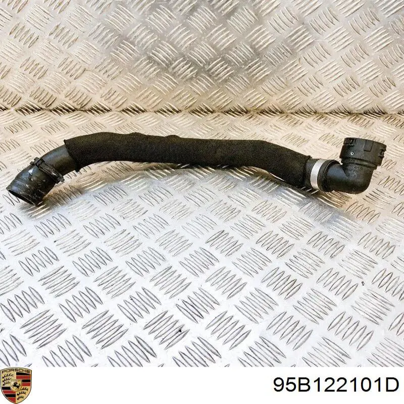 Патрубок радиатора 95B122101D Porsche