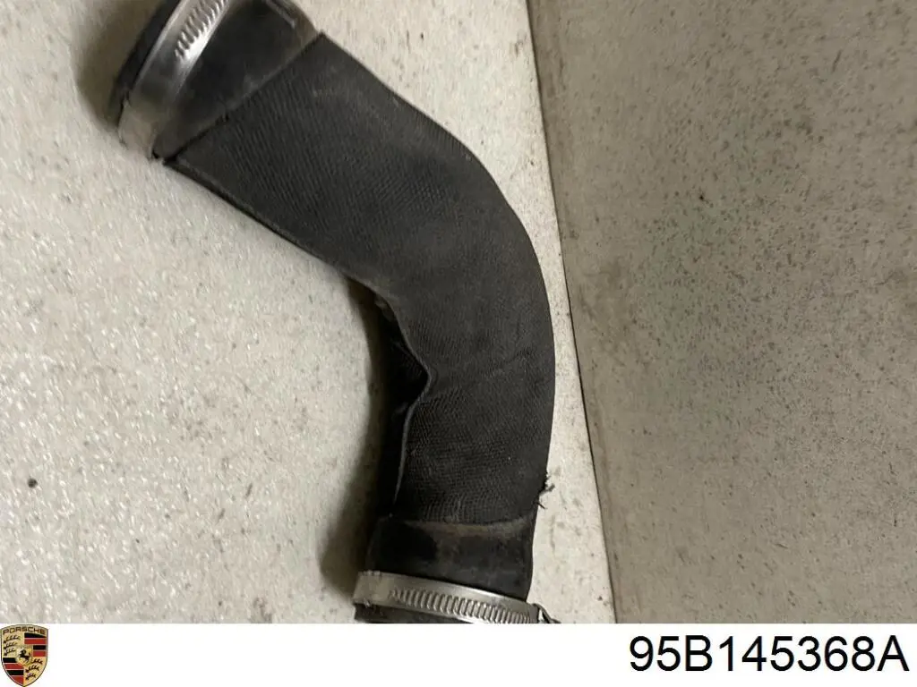 Патрубок интеркулера 95B145368A Porsche