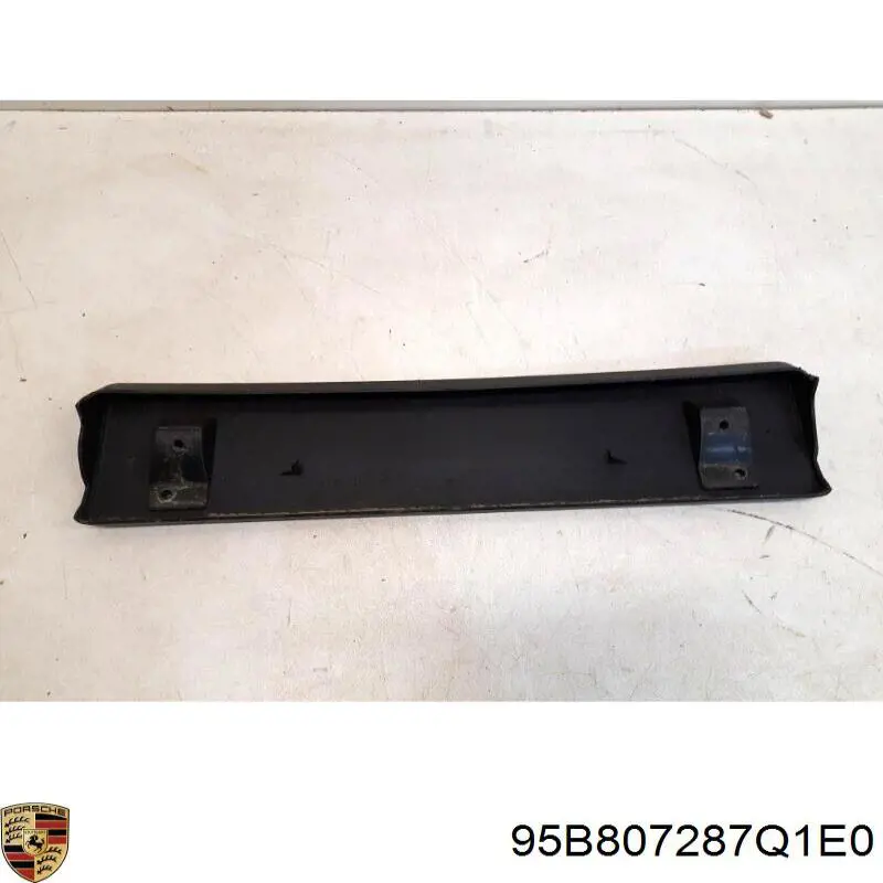 Панель крепления номерного знака переднего 95B807287Q1E0 Porsche