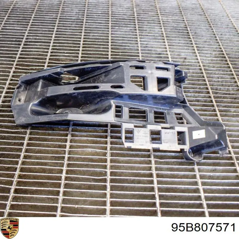 Купить 95B807571 Porsche Левый кронштейн крепления бампера заднего